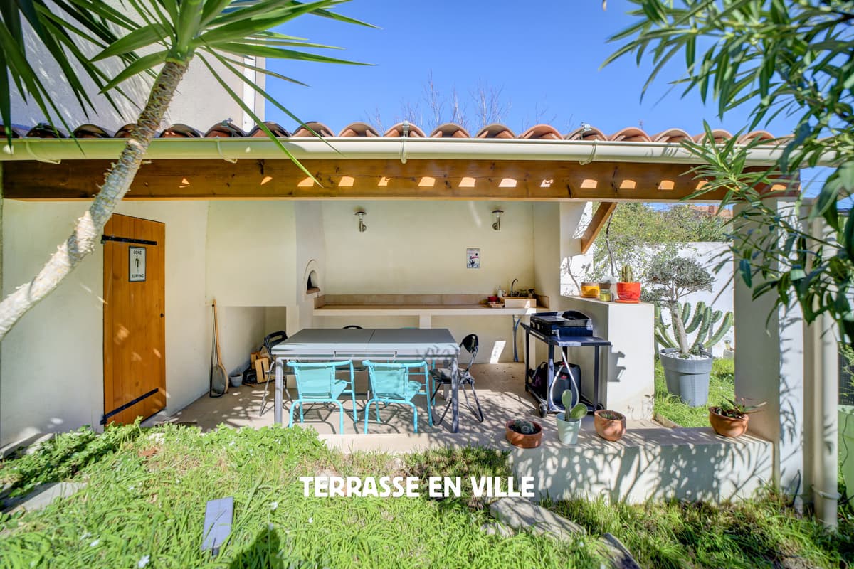 EXCLUSIVITE - LA CIOTAT - PROCHE PORT ET CALANQUES - MAISON DE VILLE - 90 M2 - JARDIN - 7