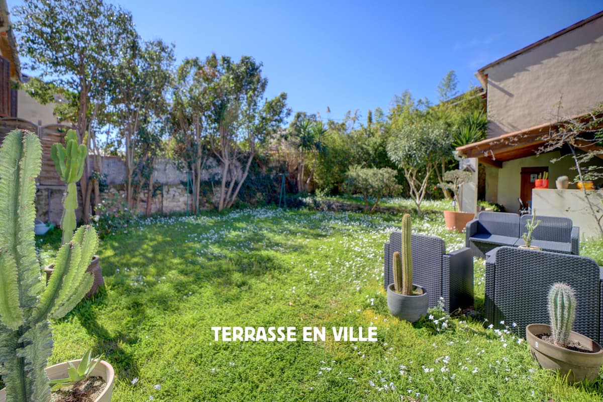 EXCLUSIVITE - LA CIOTAT - PROCHE PORT ET CALANQUES - MAISON DE VILLE - 90 M2 - JARDIN