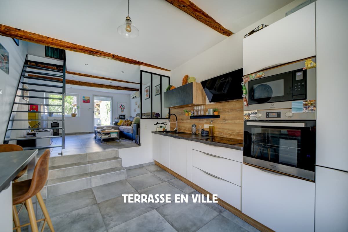 EXCLUSIVITE - LA CIOTAT - PROCHE PORT ET CALANQUES - MAISON DE VILLE - 90 M2 - JARDIN - 4