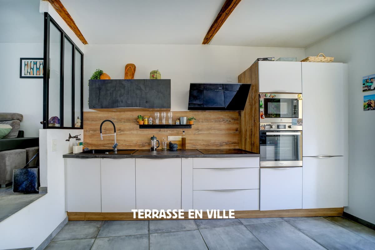 EXCLUSIVITE - LA CIOTAT - PROCHE PORT ET CALANQUES - MAISON DE VILLE - 90 M2 - JARDIN - 5