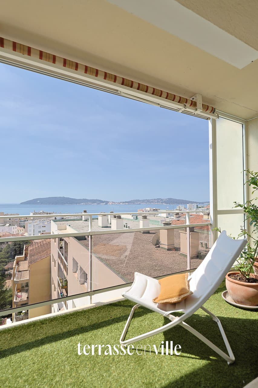 Roof-top de 91m2 avec terrasse de 55m2 proche des plages avec vue panoramique mer et cœur quartier Mourillon - 2