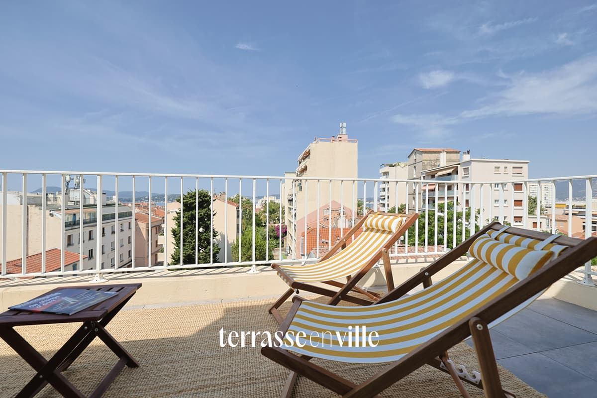 Roof-top de 91m2 avec terrasse de 55m2 proche des plages avec vue panoramique mer et cœur quartier Mourillon - 4