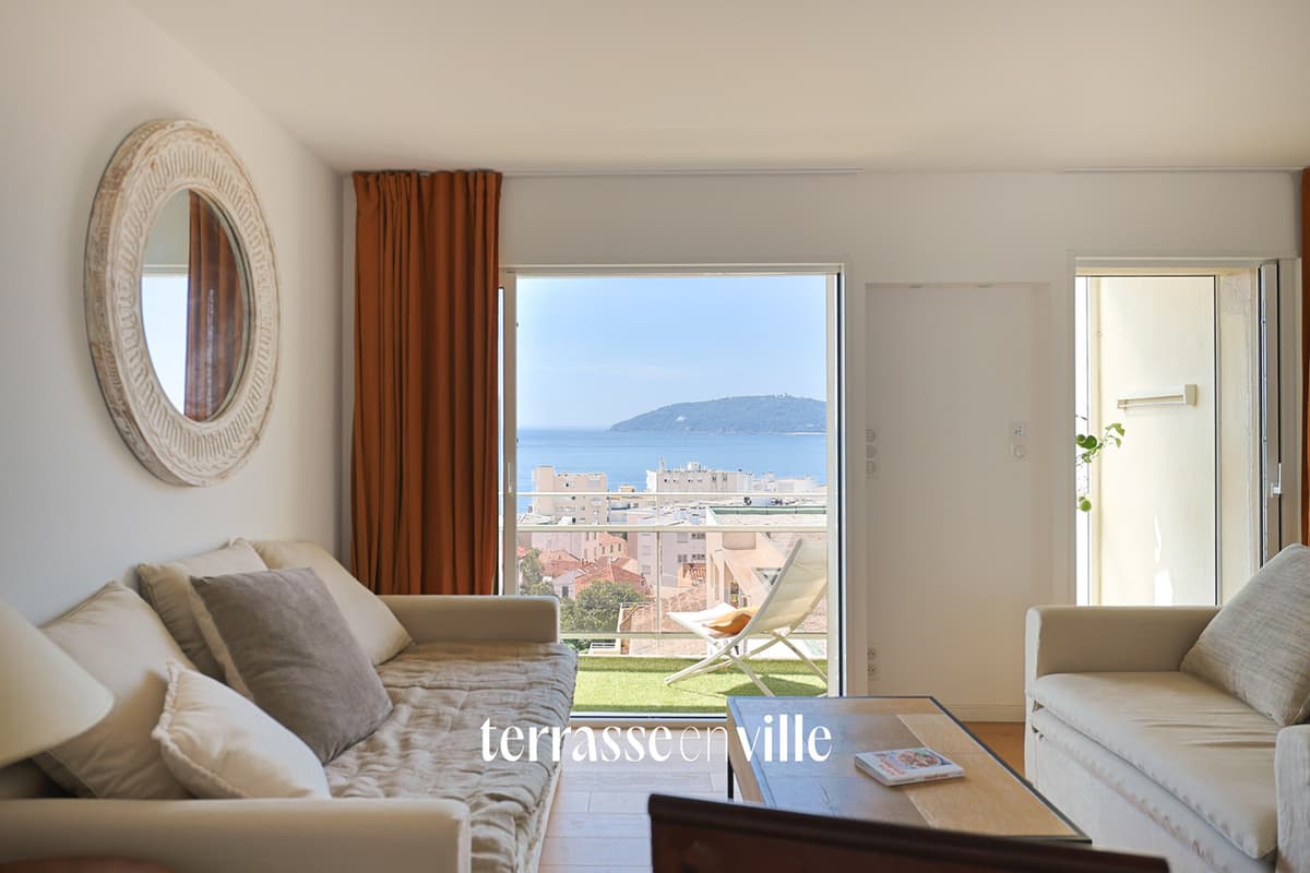 Roof-top de 91m2 avec terrasse de 55m2 proche des plages avec vue panoramique mer et cœur quartier Mourillon