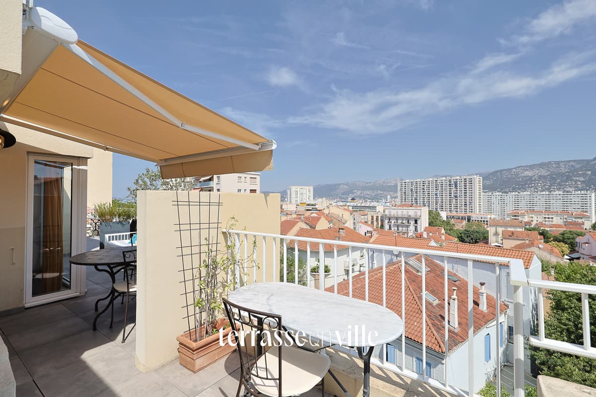 Roof-top de 91m2 avec terrasse de 55m2 proche des plages avec vue panoramique mer et cœur quartier Mourillon - 6