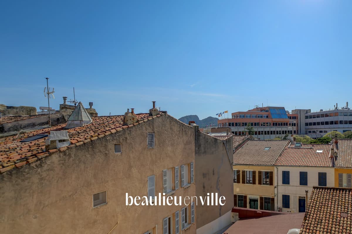 EXCLUSIVITÉ - LA CIOTAT - VIEUX PORT - APPARTEMENT T3 - CALME - SANS VIS A VIS - 5