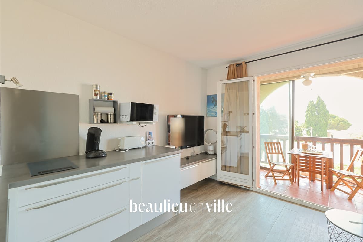 EXCLUSIVITE - APPARTEMENT T2 -18 M2 - PLAGES - MER - COMMERCE - PORT - PARKING - 158 000 € - 1