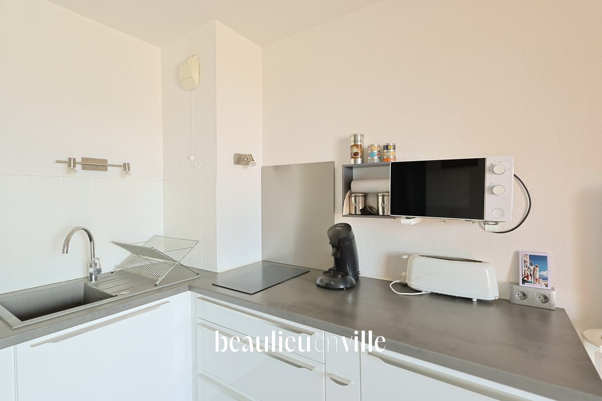EXCLUSIVITE - APPARTEMENT T2 -18 M2 - PLAGES - MER - COMMERCE - PORT - PARKING - 158 000 € - 4