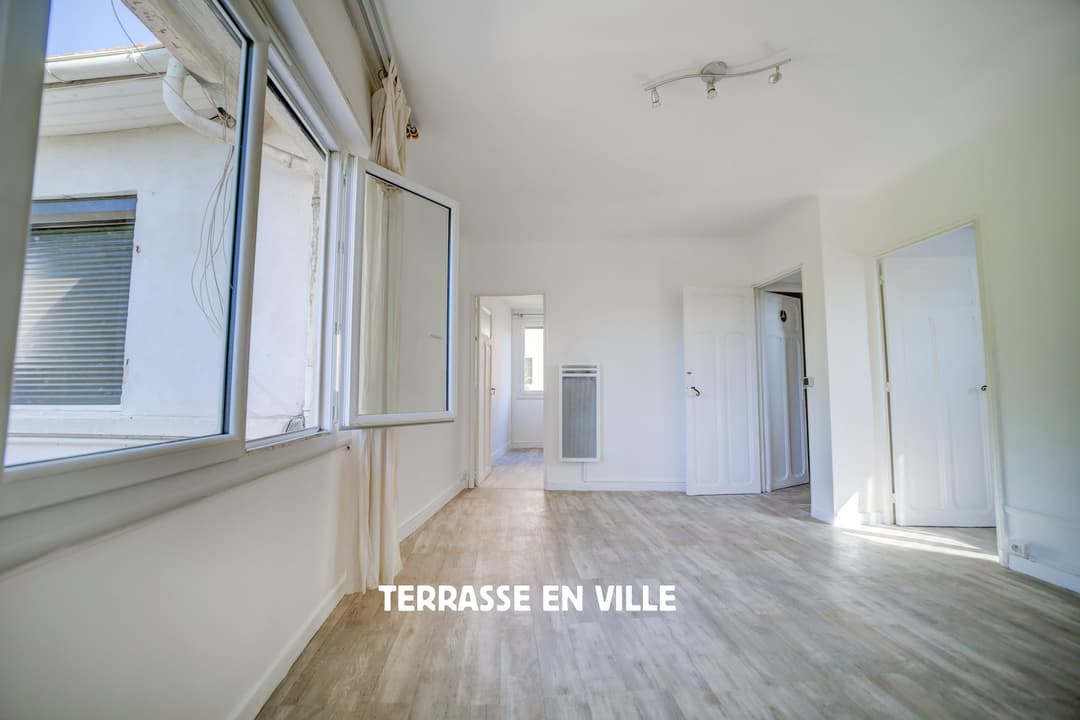SAINT CYR-SUR-MER - PROCHE MER - APPARTEMENT - TRAVERSANT - T2 - 43M2 - 198 000€
