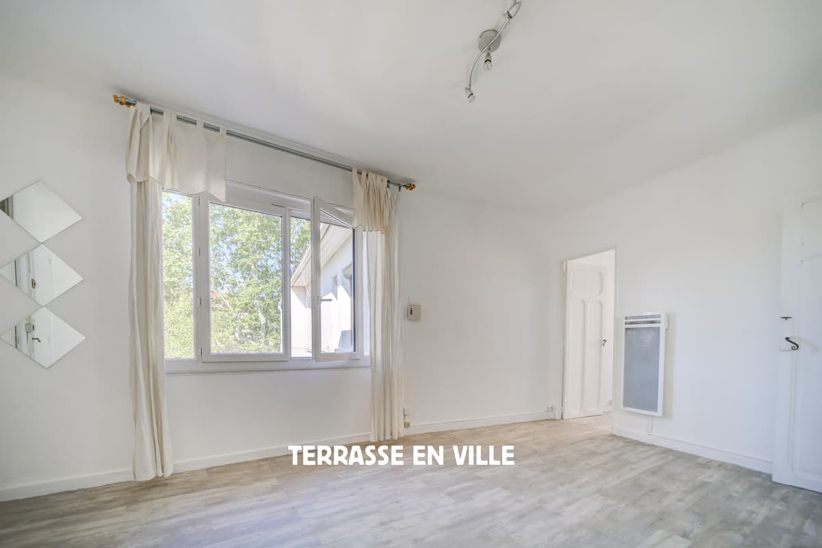SAINT CYR-SUR-MER - PROCHE MER - APPARTEMENT - TRAVERSANT - T2 - 43M2 - 198 000€ - 1