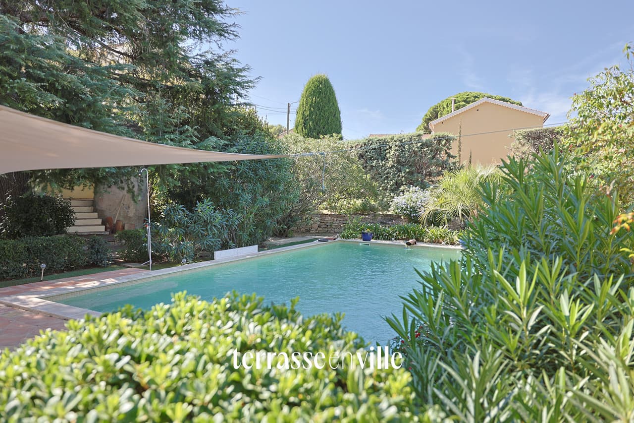 TOULON - LA SERINETTE - MAISON T 10 - 214 M2 - JARDIN 1550 M2 - PISCINE - PROCHE PLAGE MOURILLON - COMMERCES - - 2