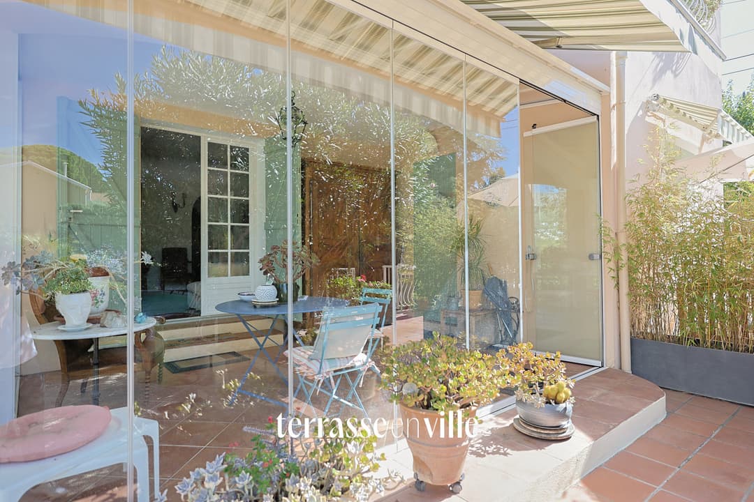 TOULON - LA SERINETTE - MAISON T 10 - 214 M2 - JARDIN 1550 M2 - PISCINE - PROCHE PLAGE MOURILLON - COMMERCES -