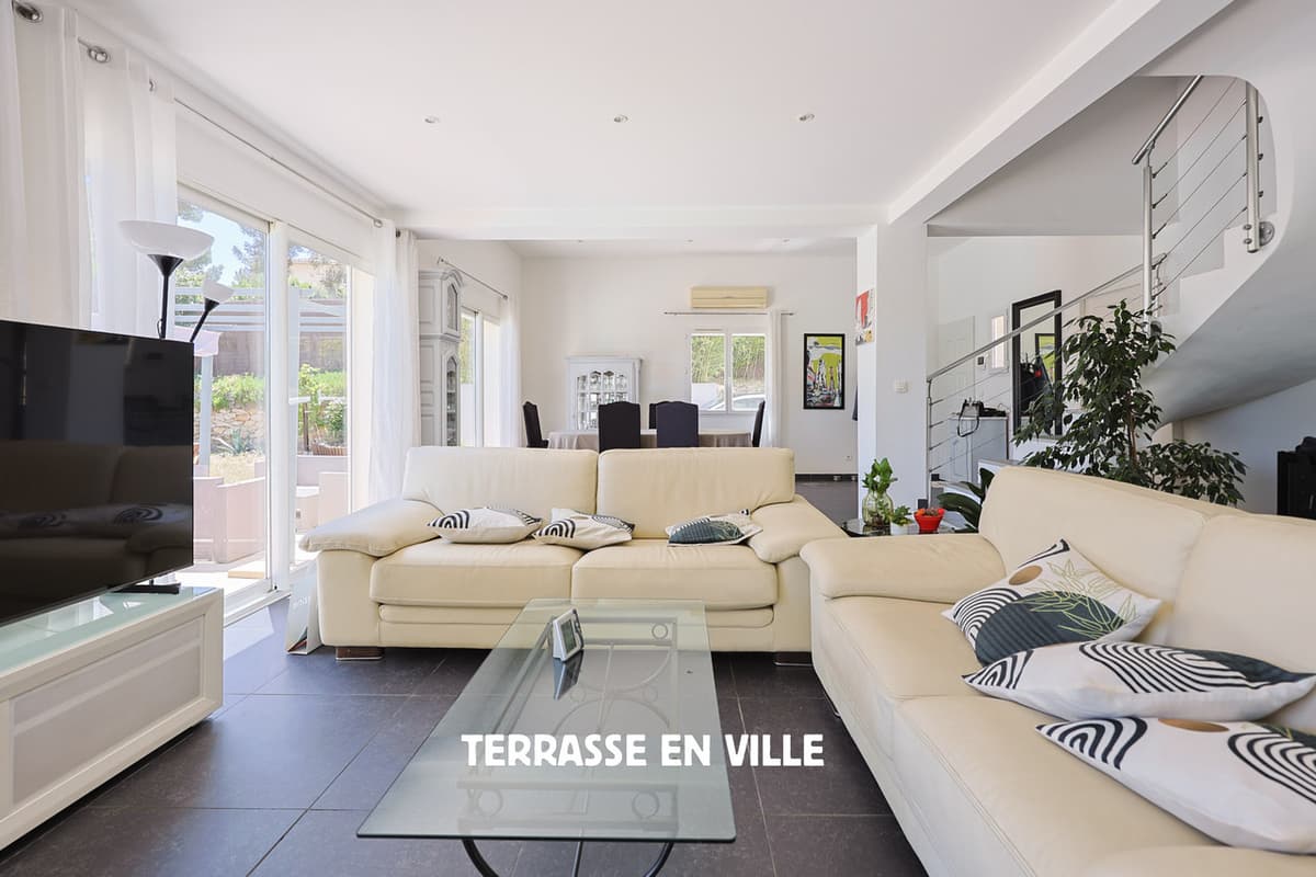 BELLE VILLA RECENTE - 133M2 - PROCHE MER - GARAGE - PISCINE - 990 000€ - 4