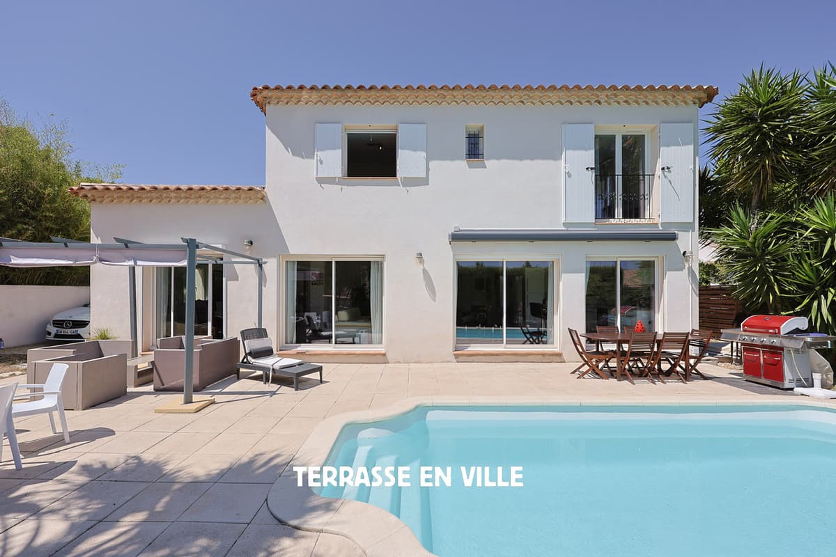 BELLE VILLA RECENTE - 133M2 - PROCHE MER - GARAGE - PISCINE - 990 000€ - 1