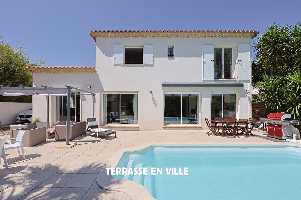 BELLE VILLA RECENTE - 133M2 - PROCHE MER - GARAGE - PISCINE - 990 000€ - 1