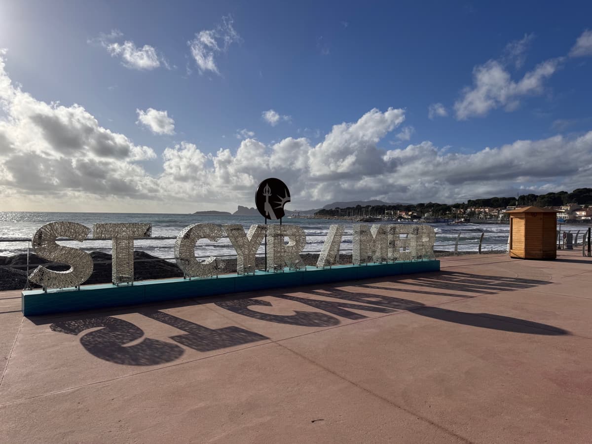 LOCAL COMMERCIAL - MURS - 83M2 - EXCELLENT EMPLACEMENT - SAINT-CYR SUR MER - 299 000€