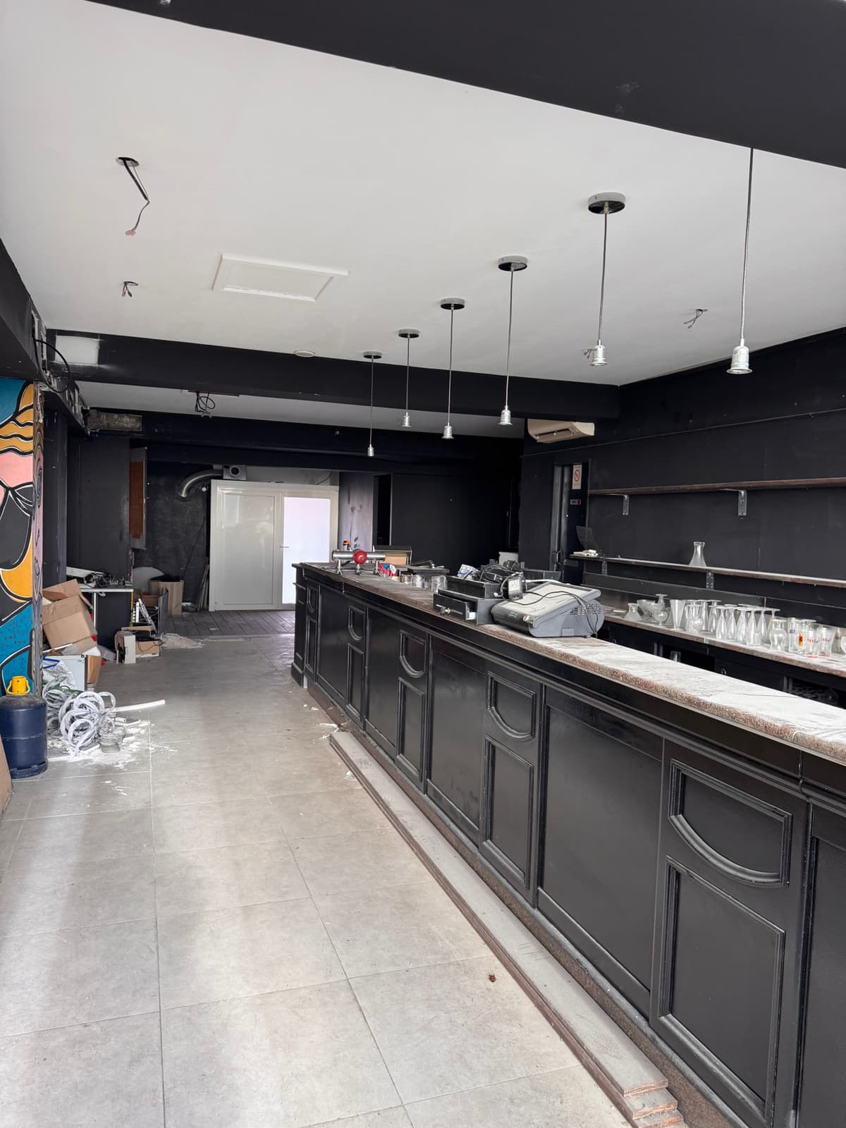 LOCAL COMMERCIAL - MURS - 83M2 - EXCELLENT EMPLACEMENT - SAINT-CYR SUR MER - 299 000€ - 4