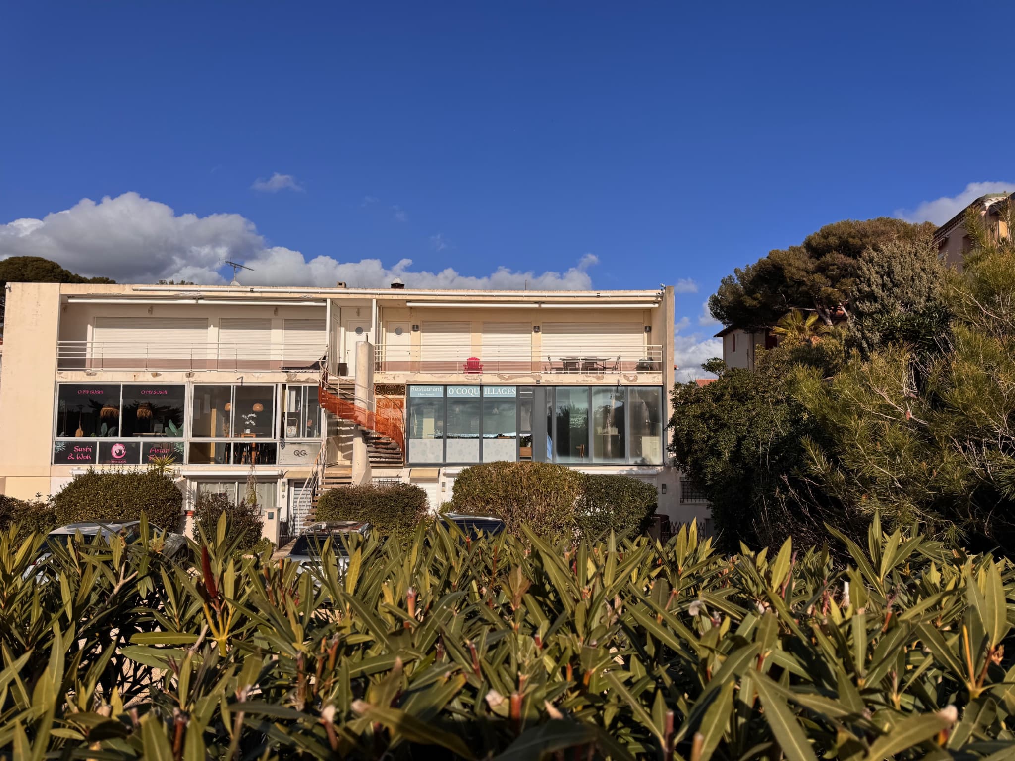 LOCAL COMMERCIAL - MURS - 83M2 - EXCELLENT EMPLACEMENT - SAINT-CYR SUR MER - 299 000€ - 1
