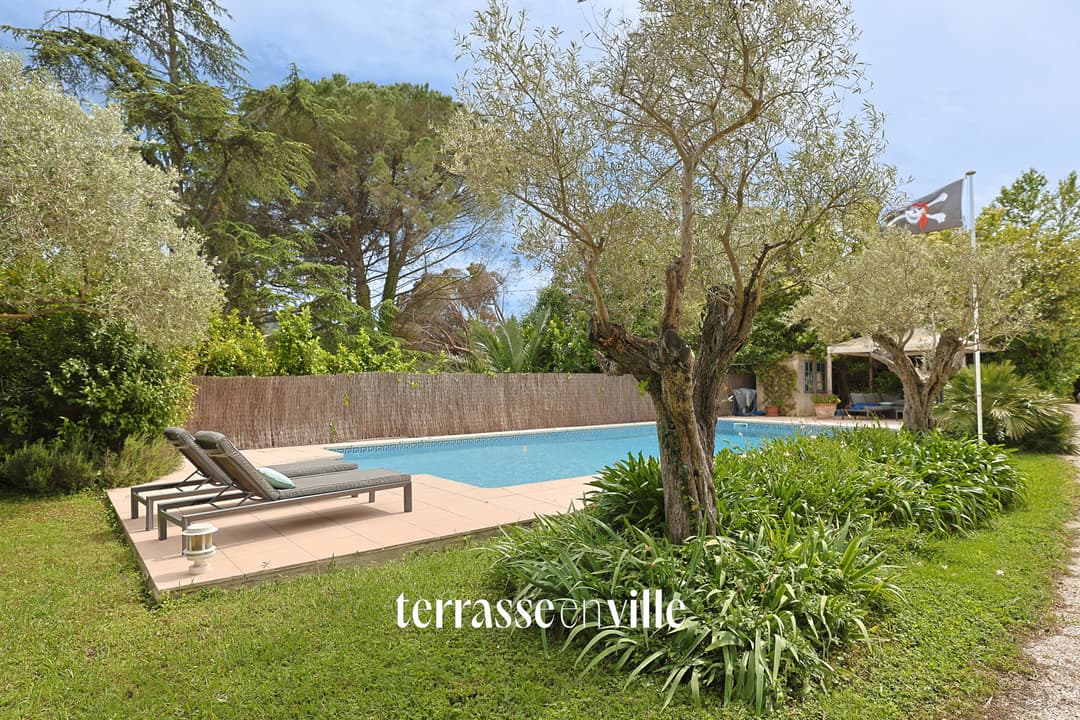 Maison de caractère 262M2 - PARCELLE 1400M2 - PISCINE - 890 000€
