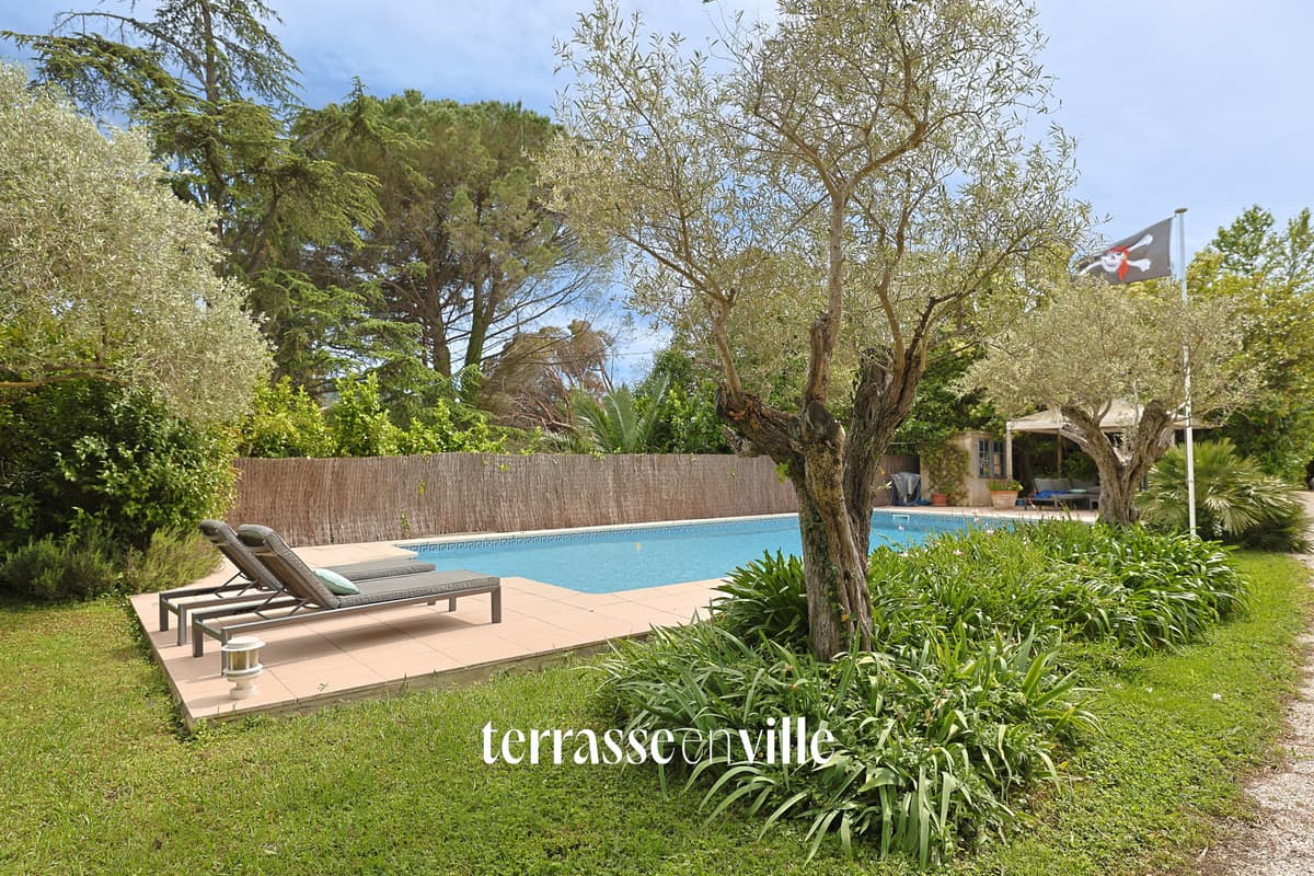 Maison de caractère avec un bel espace piscine, détente, sans vis-à-vis