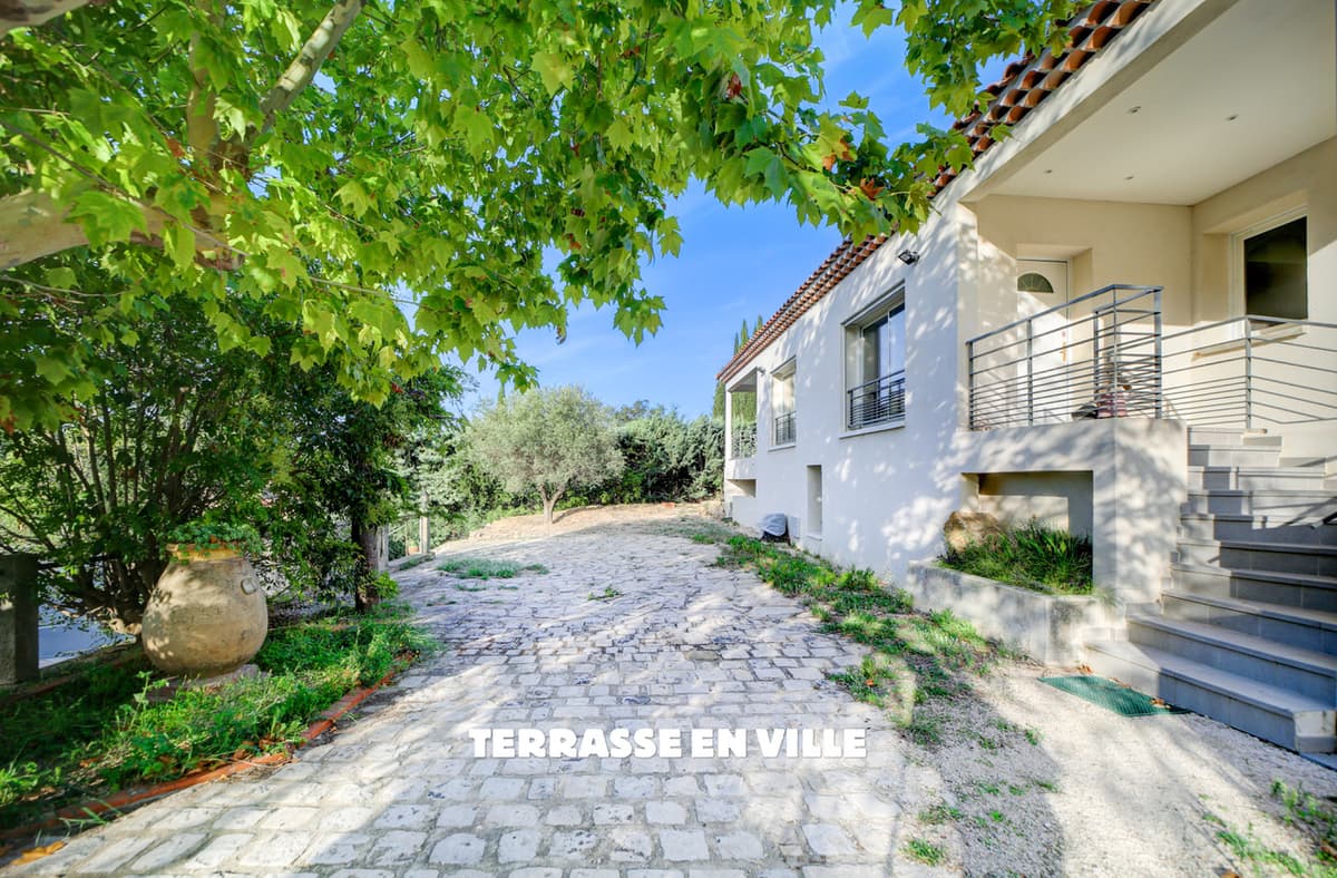 EXCLUSIVITE CEYRESTE - PROCHE VILLAGE - VILLA 130 M2 - T5 - JARDIN 1354 M2 - VUE DEGAGEE - GARAGE