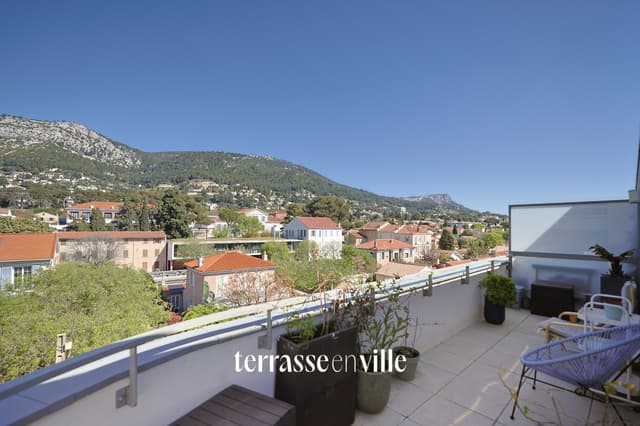 Quartier Ortolan, Dernier étage avec grande terrasse et vue dégagée, parking