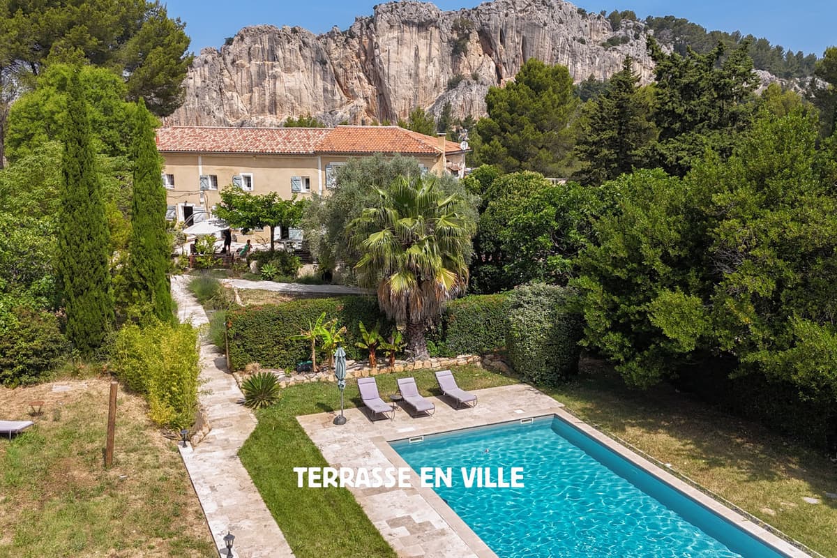EVENOS - MAS DU 18ème - 400m2 - PISCINE