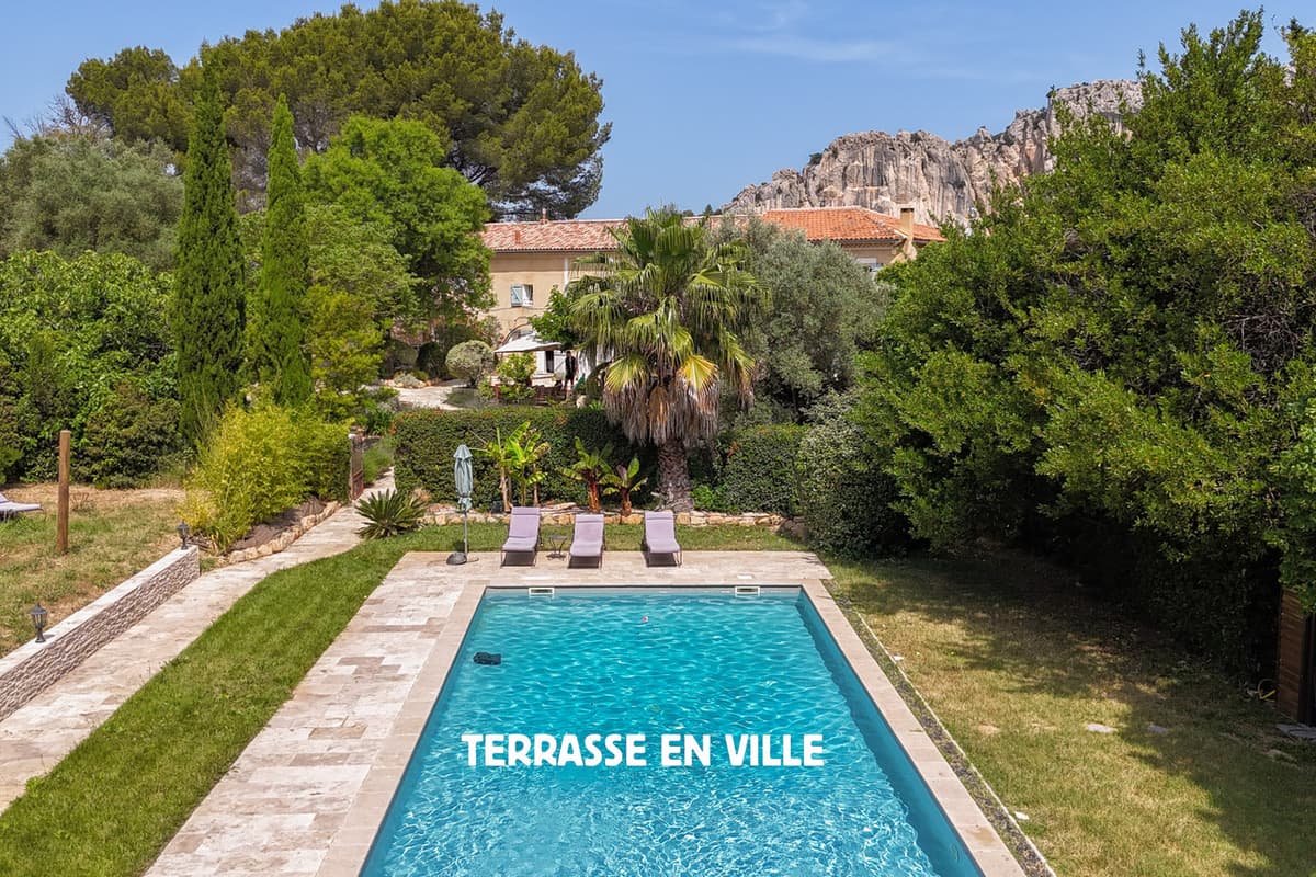 EVENOS - MAS DU 18ème - 400m2 - PISCINE - 2