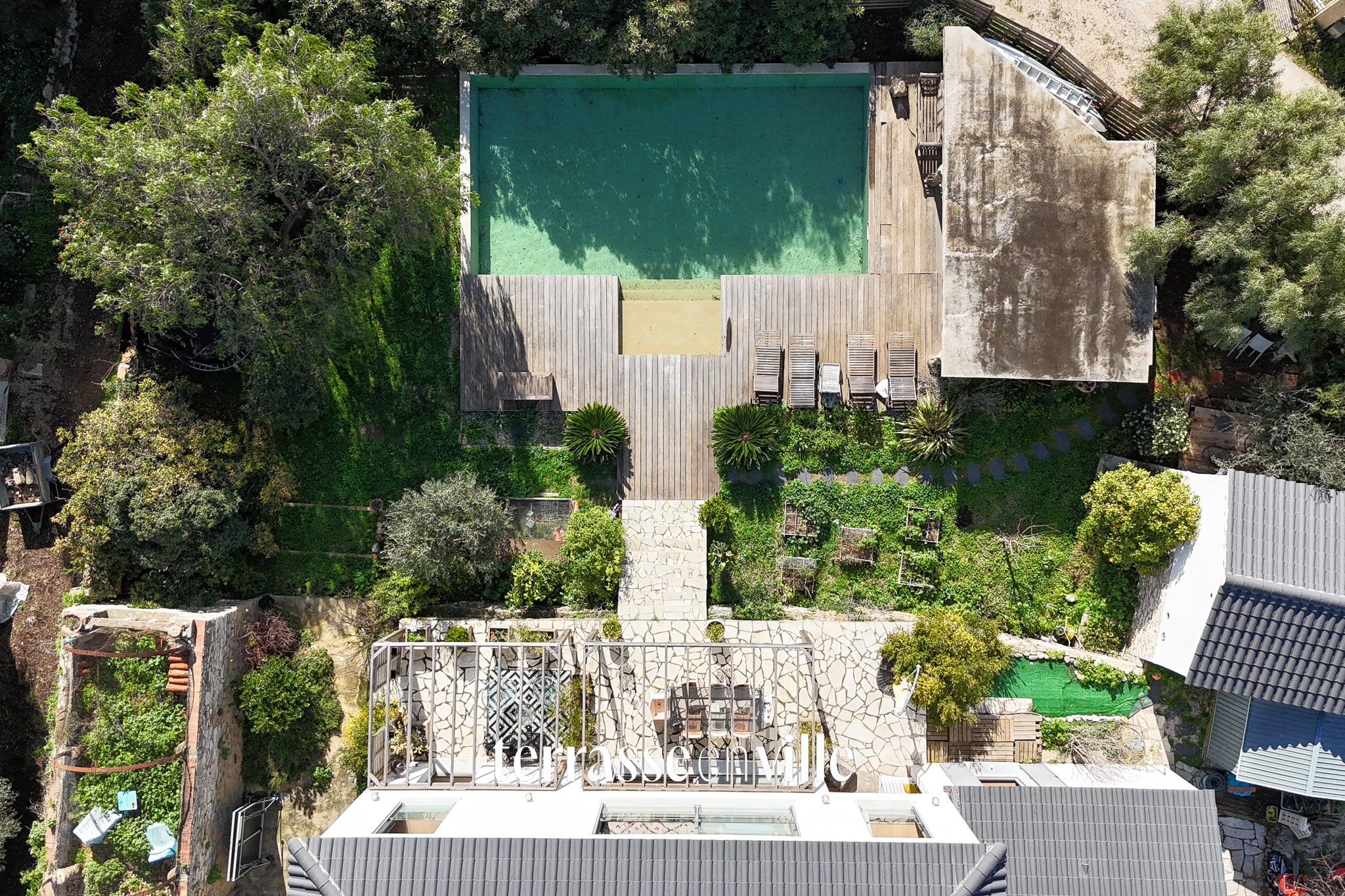 LA CIOTAT - CALANQUE FIGUEROLLES - VILLA ARBORÉE - T6 - 243 M2 - PISCINE - PARCELLE 1041 M2 - VUE MER - 1 690