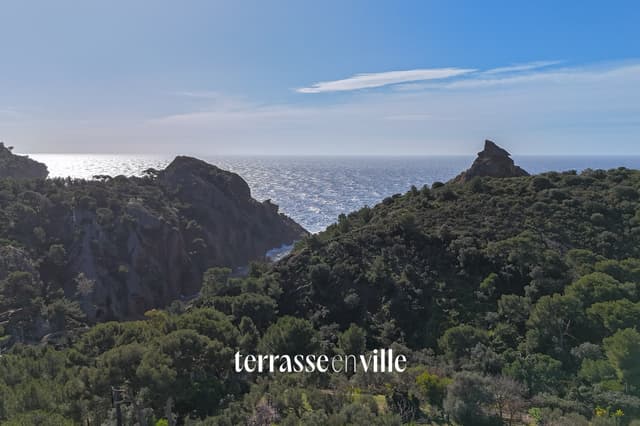 LA CIOTAT - CALANQUES - MAISON FAMILIALE - T6 - 204 M2 - PISCINE - PARCELLE 1041M2 - VUE MER - 1