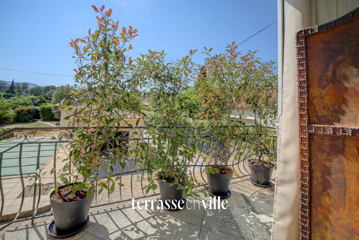 LA CIOTAT - PEYMIAN - APPARTEMENT 95 M2 RENOVE - TERRASSE - PARKINGS - PROCHE PLAGES - 499 000 € - 4