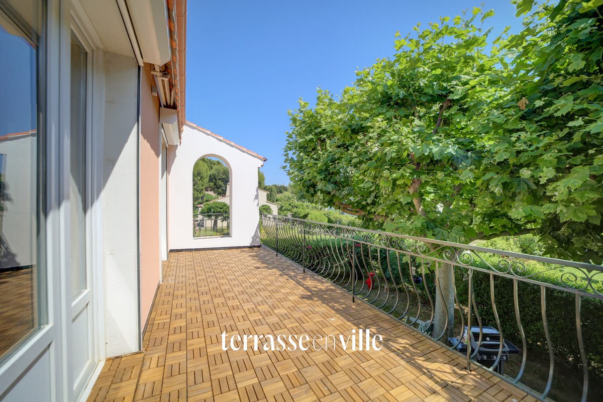 LA CIOTAT - PEYMIAN - APPARTEMENT 95 M2 RENOVE - TERRASSE - PARKINGS - PROCHE PLAGES - 499 000 € - 1