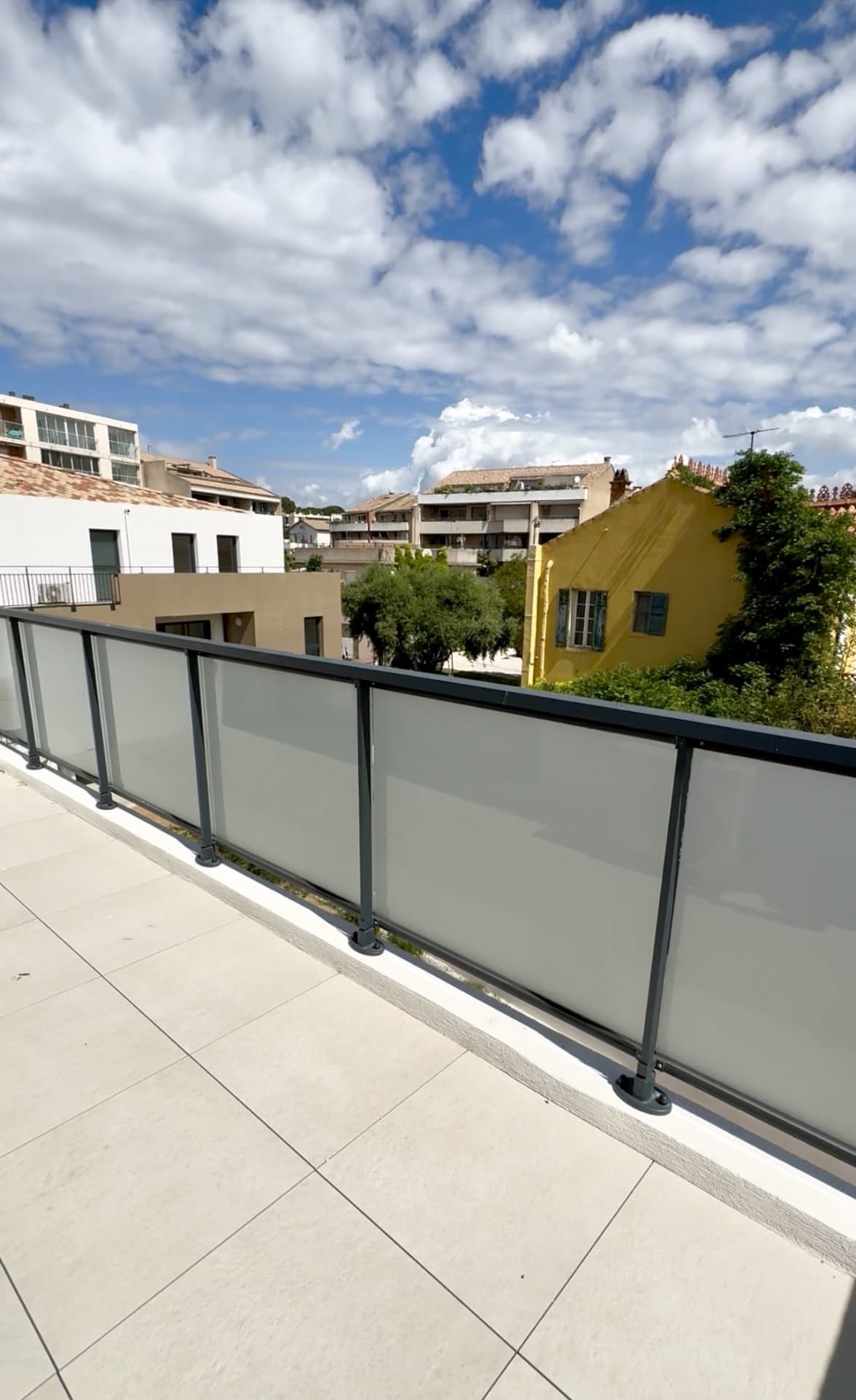 LUXUEUX T2 - DERNIER ETAGE - RESIDENCE FRONT DE MER - 39M2 - TERRASSE PLEIN SOLEIL 12M2 - 356 320€ - 1