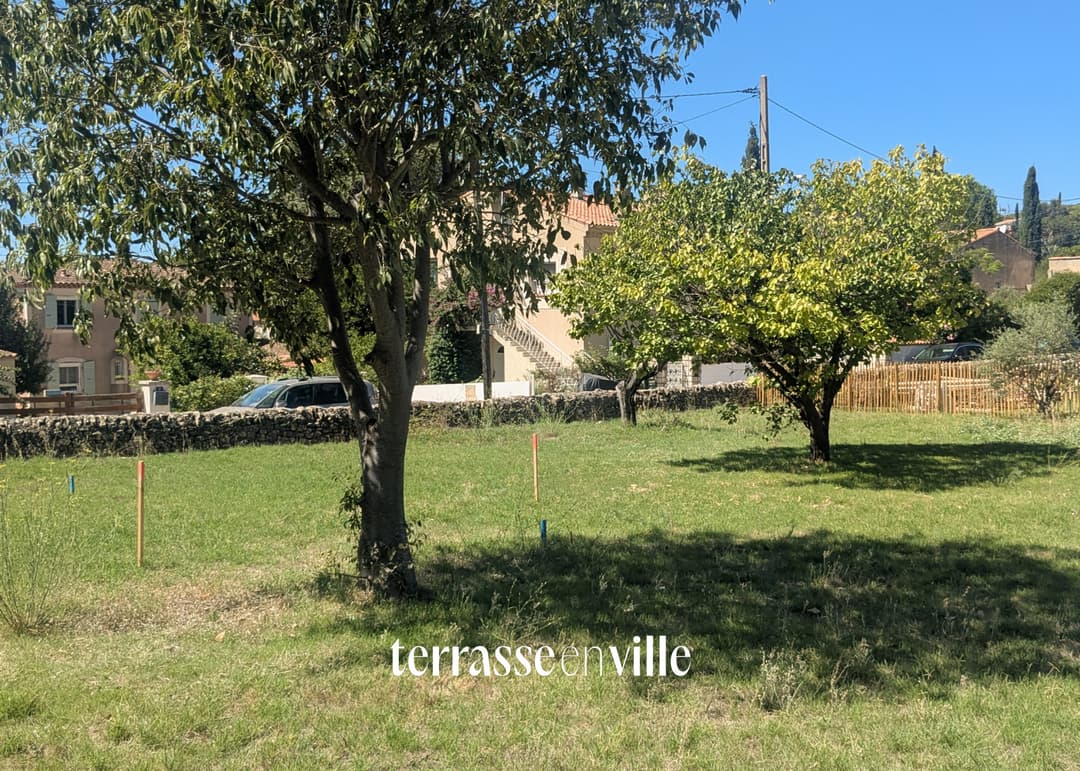 CEYRESTE - PROCHE VILLAGE - MAISON CONTEMPORAINE T4 - JARDIN - CALME - 498 000 €