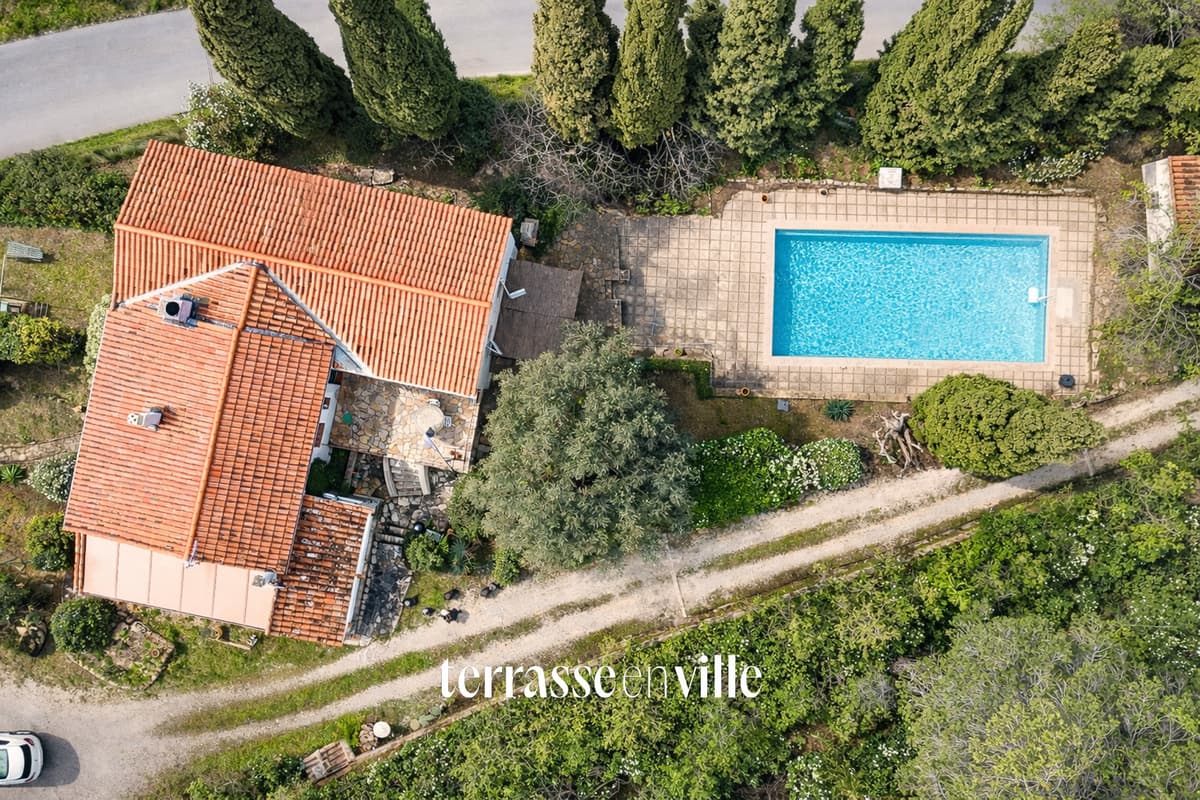 LE BEAUSSET - MAISON FAMILIALE - VUE DOMINANTE - PISCINE - GARAGE - AU CALME - 4