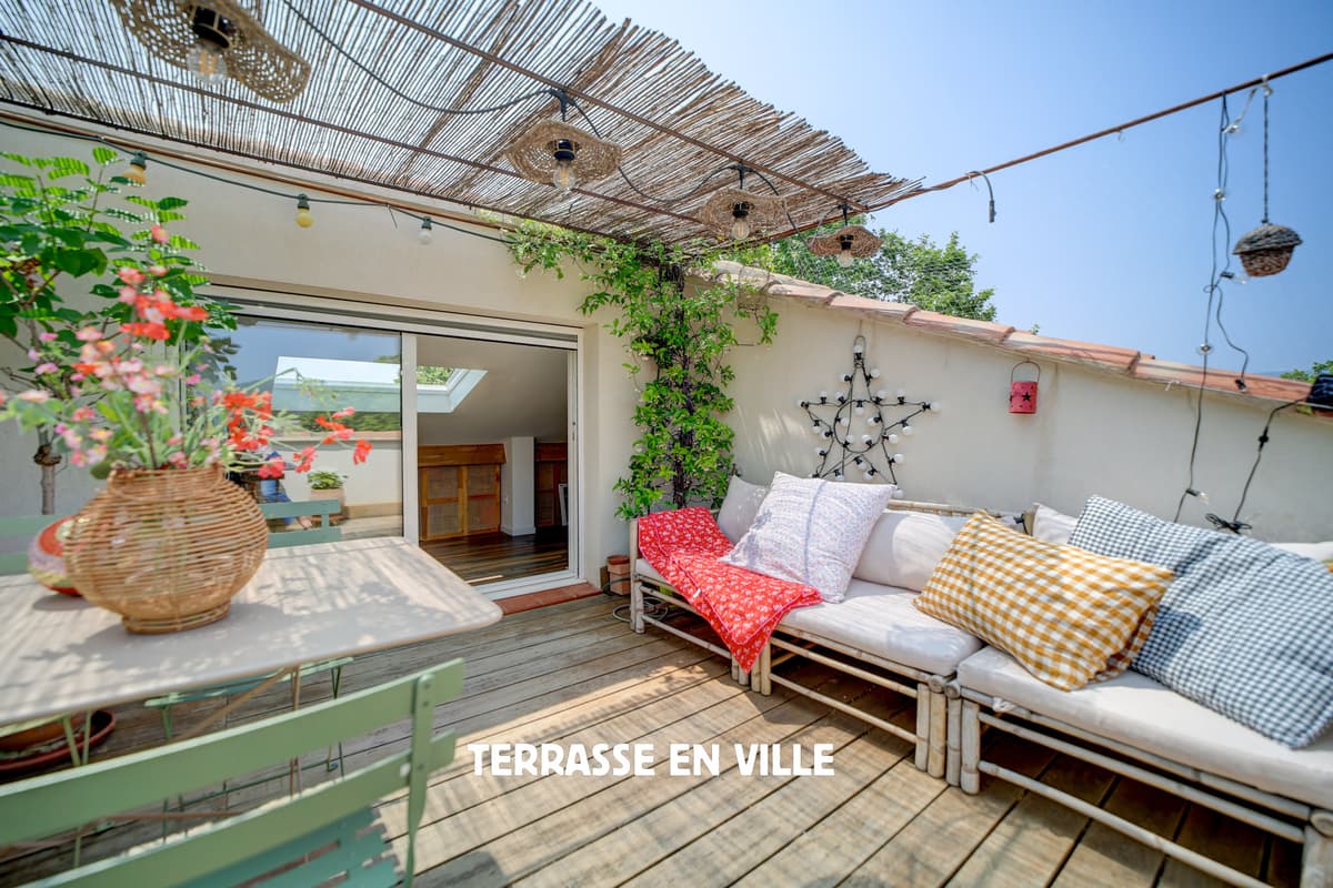 SAINT CYR SUR MER - IMMEUBLE - APPARTEMENT - TERRASSE- COMMERCE - COUR INTÉRIEURE - CAVE VOUTÉE - 1
