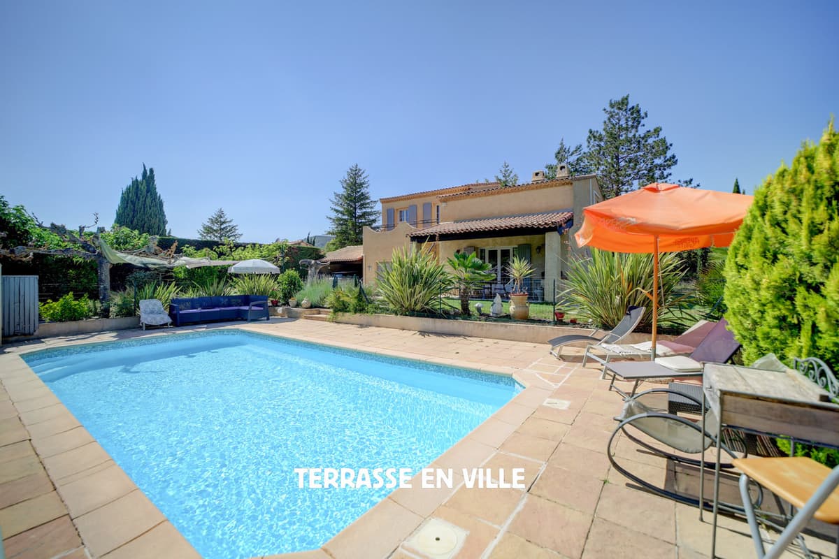 ST ZACHARIE - PROCHE CENTRE VILLAGE - MAISON FAMILIALE T5 - JARDIN - PISCINE - VUE - CALME - 649 000 € - 2