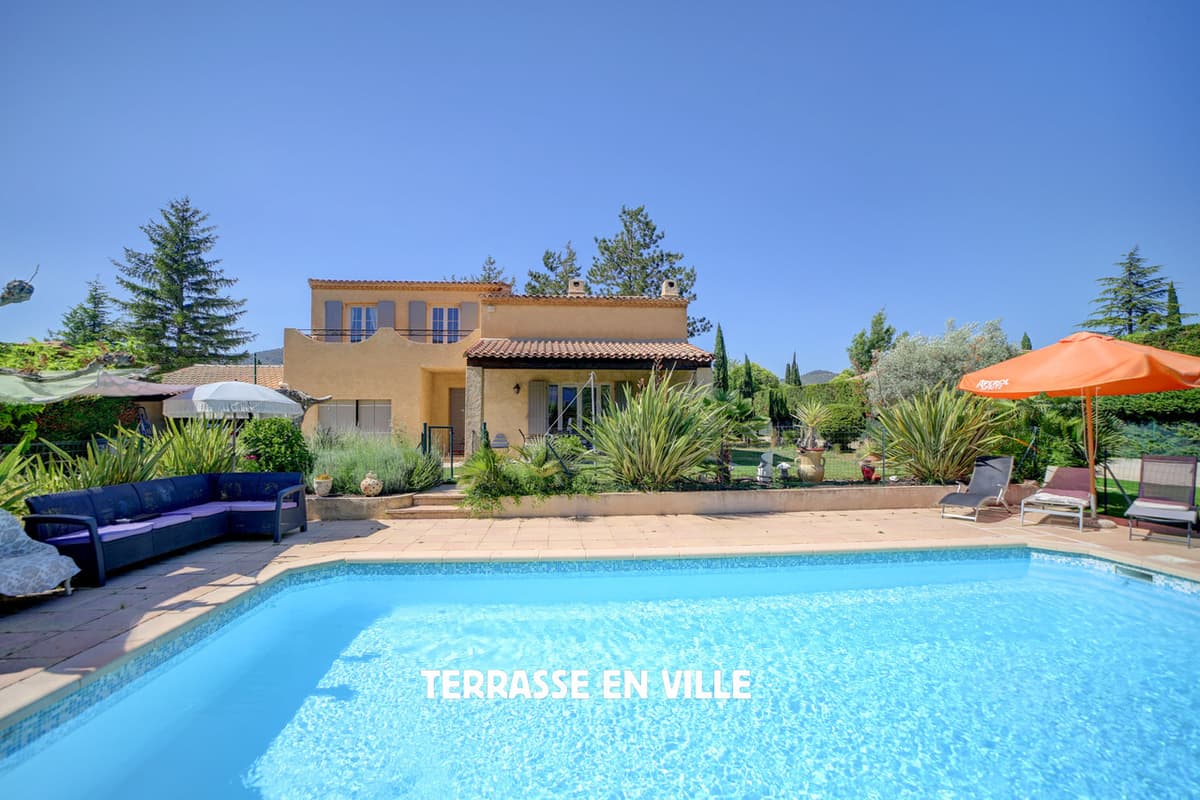 ST ZACHARIE - PROCHE CENTRE VILLAGE - MAISON FAMILIALE T5 - JARDIN - PISCINE - VUE - CALME - 649 000 € - 1
