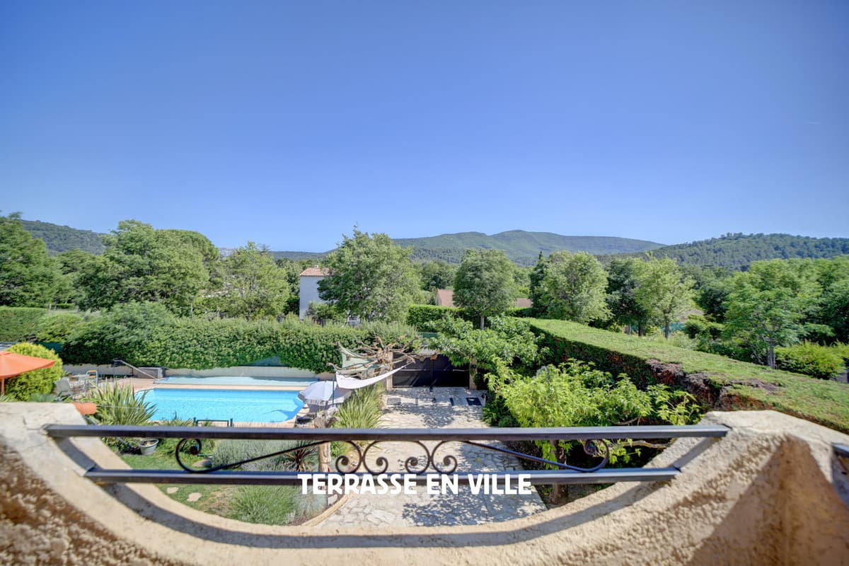 ST ZACHARIE - PROCHE CENTRE VILLAGE - MAISON FAMILIALE T5 - JARDIN - PISCINE - VUE - CALME - 649 000 €