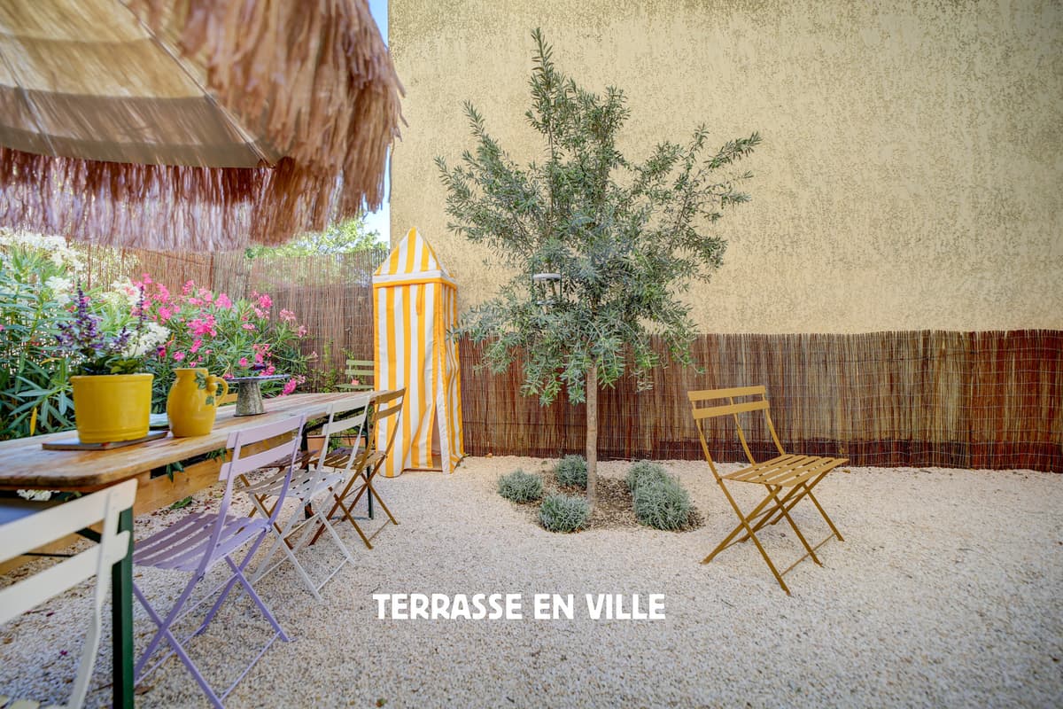 SAINT CYR SUR MER - IMMEUBLE - APPARTEMENT - TERRASSE- LOCAL COMMERCIAL - COUR INTÉRIEURE - CAVE VOUTÉE - 1