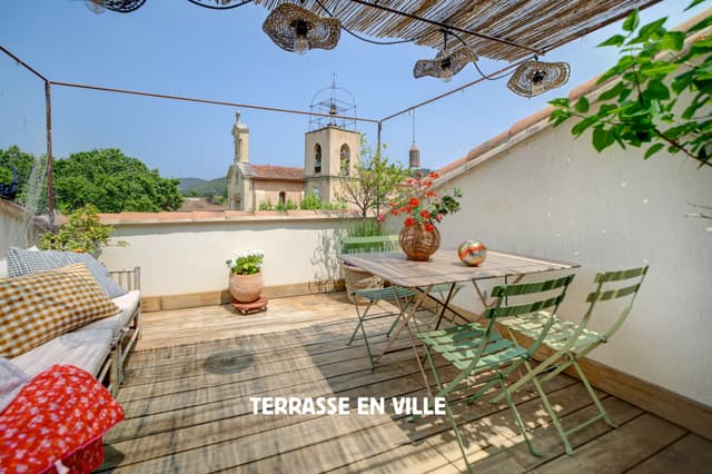 SAINT CYR SUR MER - IMMEUBLE - APPARTEMENT - TERRASSE- LOCAL COMMERCIAL - COUR INTÉRIEURE - CAVE VOUTÉE