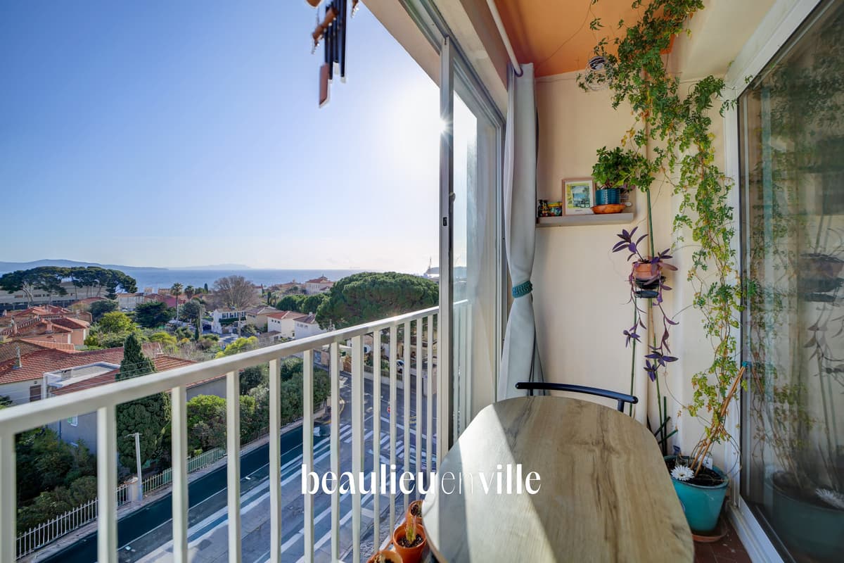 LA CIOTAT - CENTRE VILLE - APPARTEMENT T3 82m2 - VUE MER - BALCON - 1
