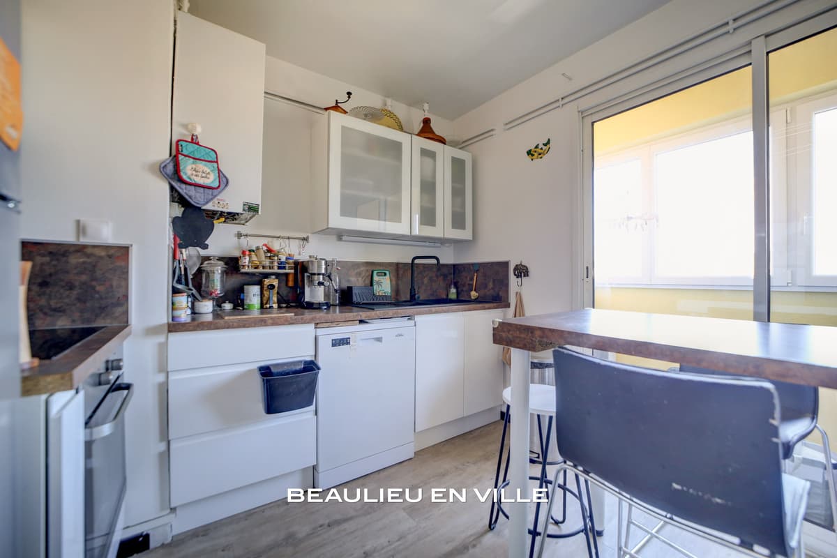 LA CIOTAT - CENTRE VILLE - APPARTEMENT T3 82m2 - VUE MER - BALCON - 5
