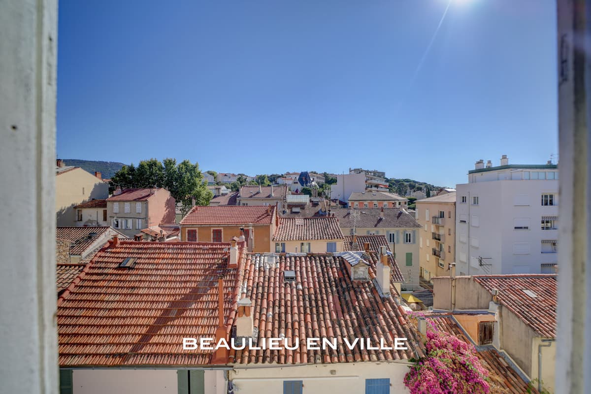 TOULON - MOURILLON - T2 - 50 M2 - VUE DÉGAGÉE TOITS - PROCHE PLAGE