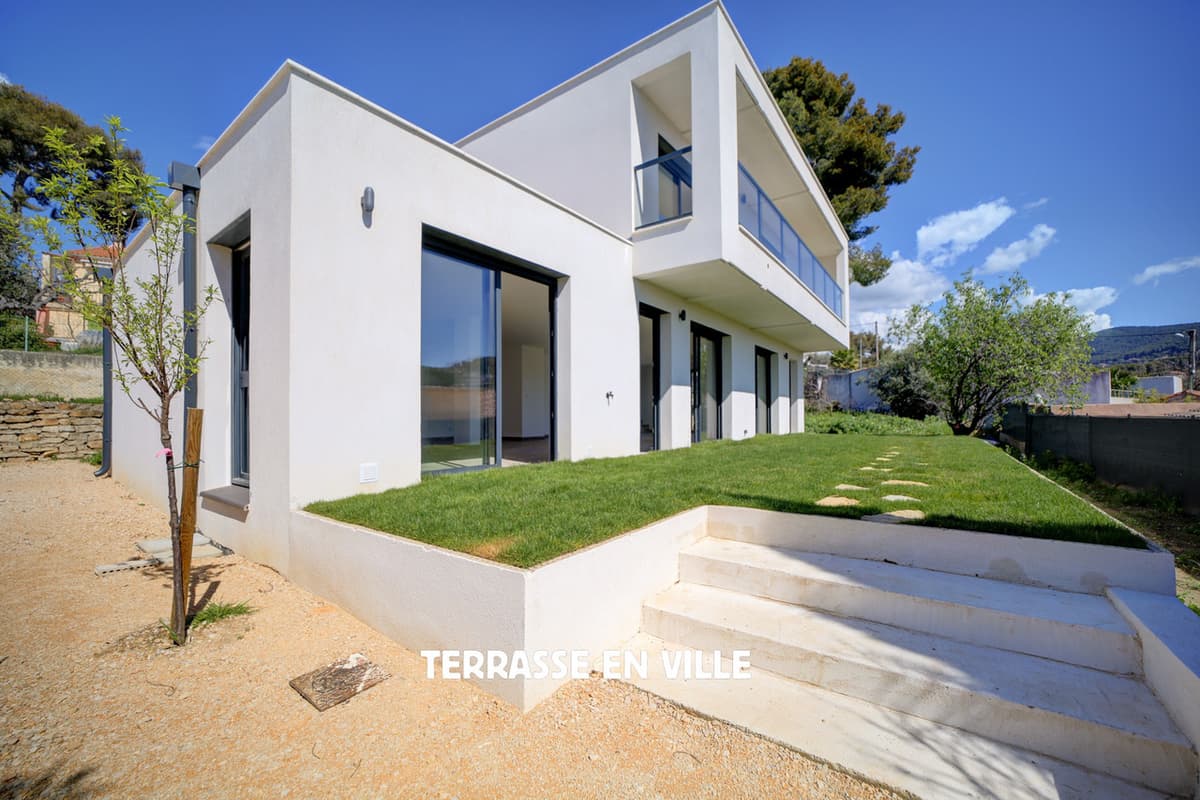 VILLA NEUVE T4/5 - 150M2 - PETITE VUE MER - TERRAIN 830M2 - PISCINE - 996 000€ - 2