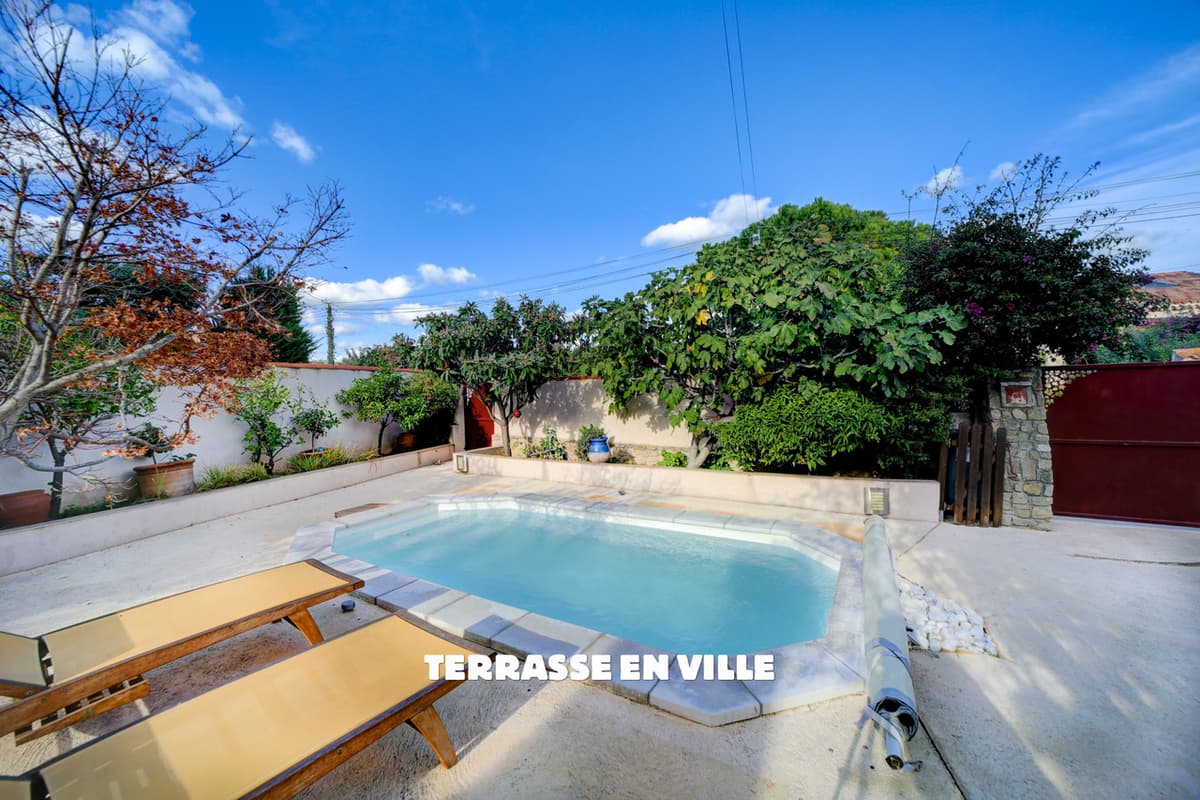 SOUS COMPROMIS - LA CIOTAT - QUARTIER RESIDENTIEL - MAISON FAMILIALE MITOYENNE - PISCINE - JARDIN 570 M2 - DEP - 5