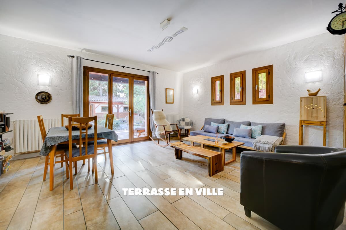 SOUS COMPROMIS - LA CIOTAT - QUARTIER RESIDENTIEL - MAISON FAMILIALE MITOYENNE - PISCINE - JARDIN 570 M2 - DEP - 6