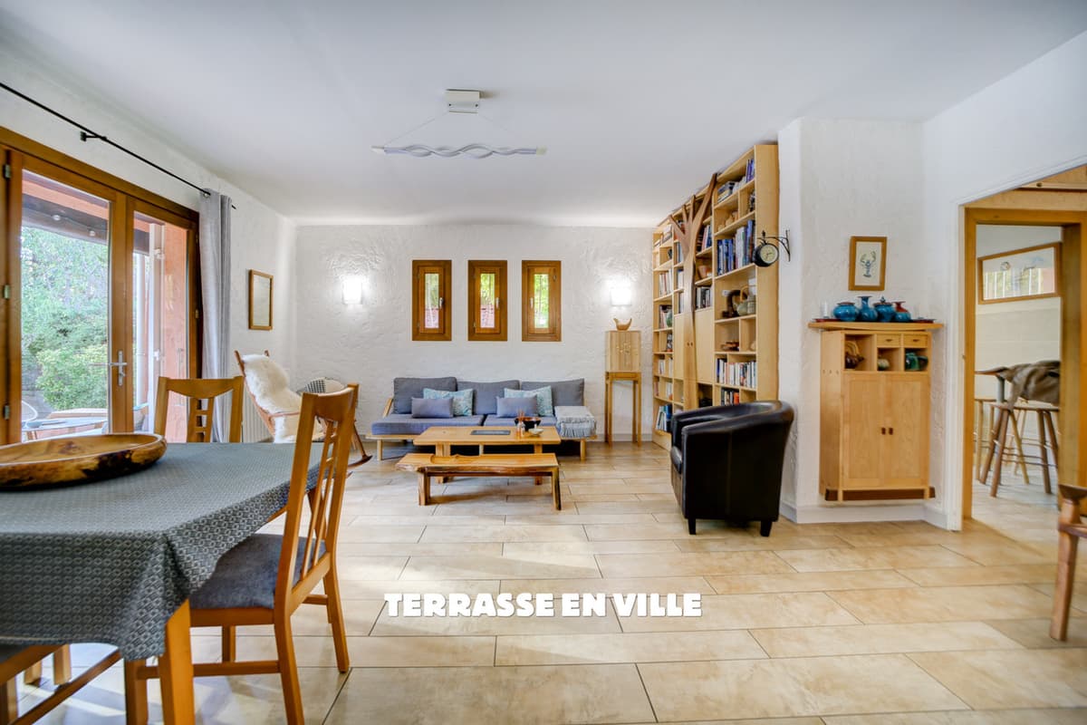SOUS COMPROMIS - LA CIOTAT - QUARTIER RESIDENTIEL - MAISON FAMILIALE MITOYENNE - PISCINE - JARDIN 570 M2 - DEP - 7