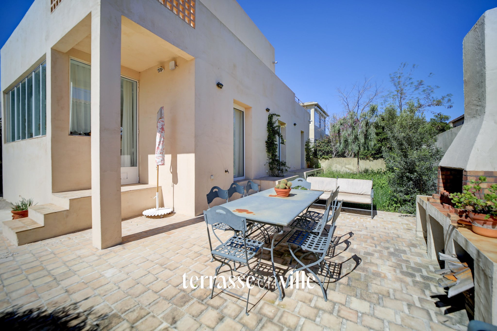 LA CIOTAT - MAISON D'ARCHITECTE - T4 - 100 M2 - LUMINEUSE - PARCELLE - 430M2 - 775 000 €