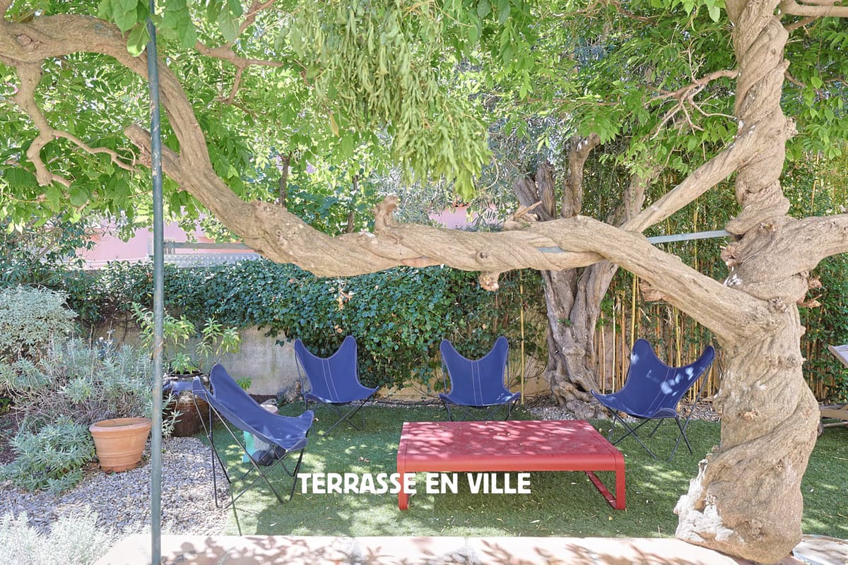 TOULON EST - MAISON T5/6 - 160M2 - TERRASSE 30M2 - JARDIN 500M2 - 820 000€ - 1