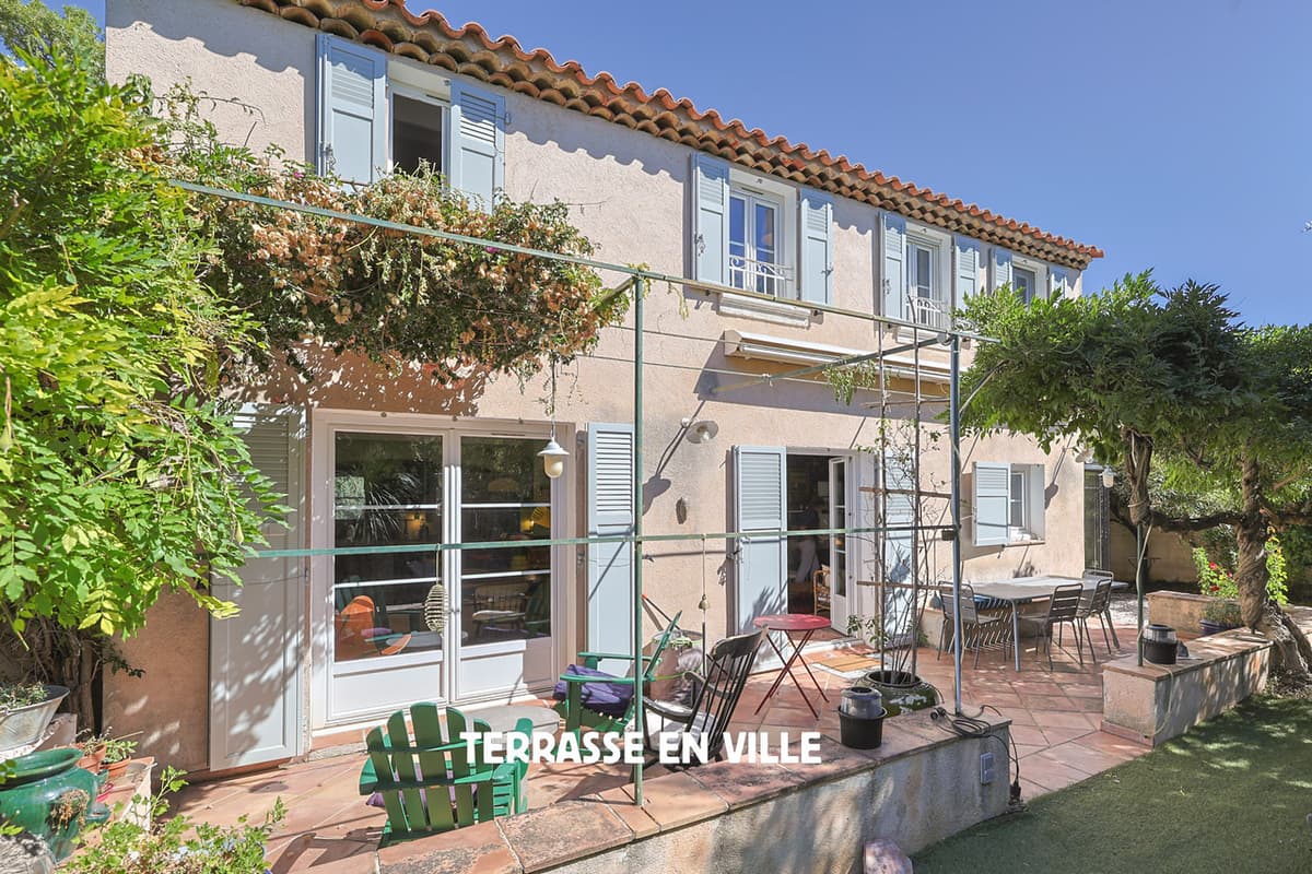 TOULON EST - MAISON T5/6 - 160M2 - TERRASSE 30M2 - JARDIN 500M2 - 820 000€